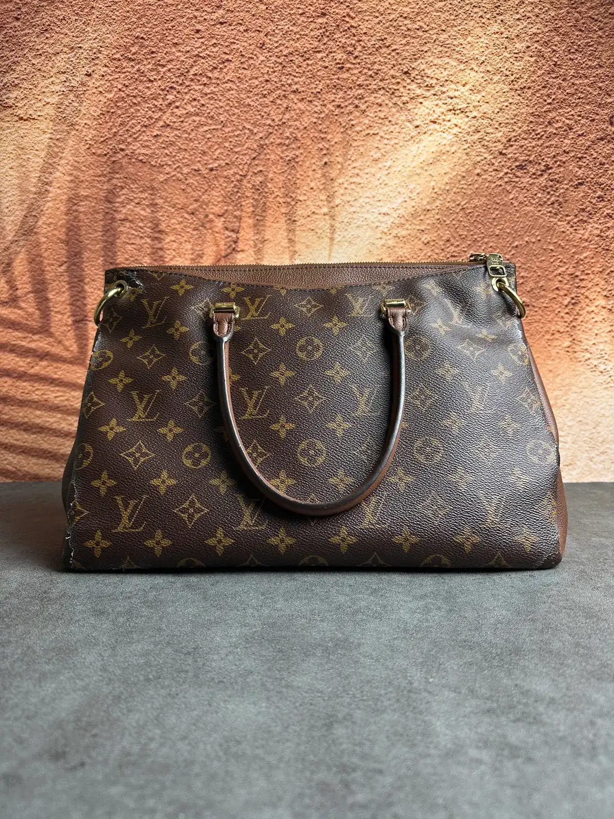 루이비통 LV가죽 가죽교체 - Before