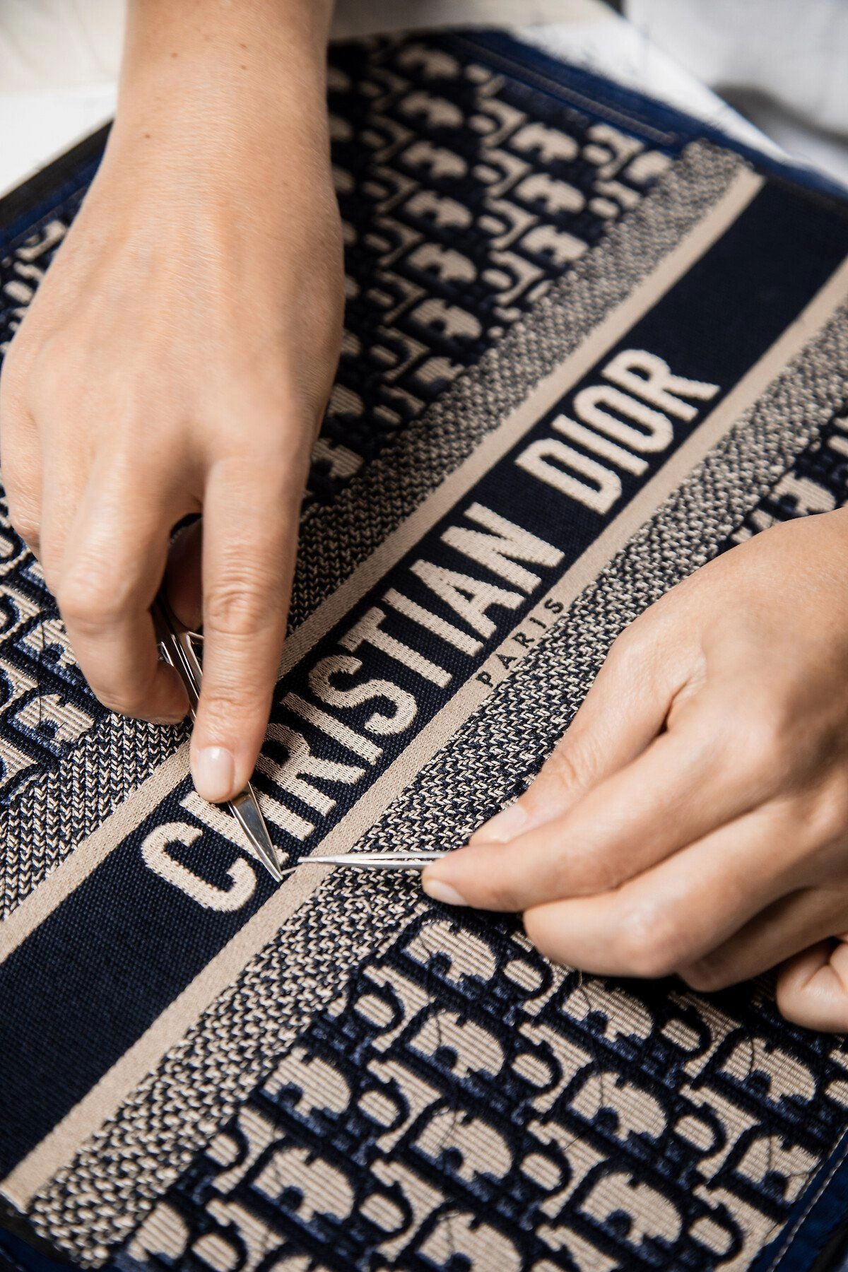 디올 북토트 염색 - 명품수선신사